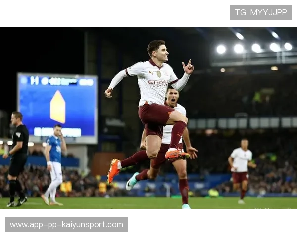 曼城阿尔瓦雷斯远射与禁区二点球练习